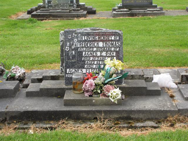 Photo of headstones/Frederick Thomas PAY d 1958 hdstn Invercargill